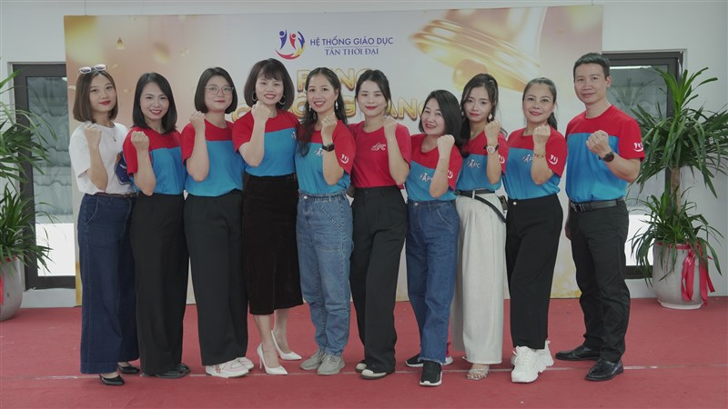 TRIẾT LÝ: "MỖI NHÂN VIÊN LÀ MỘT NHÀ GIÁO DỤC"