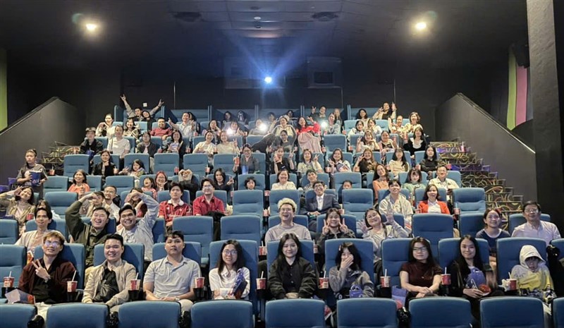 "LÌ XÌ" BAO TRỌN RẠP CHIẾU PHIM: ĐẶC QUYỀN CHỈ CÓ TẠI TÂN THỜI ĐẠI
